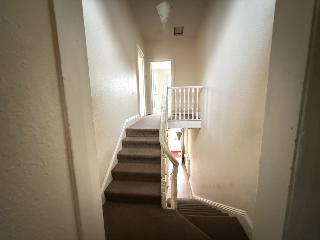 Lot: 79 - SUBSTANTIAL VICTORIAN HOME REQUIRING REFURBISHMENT - Landing area